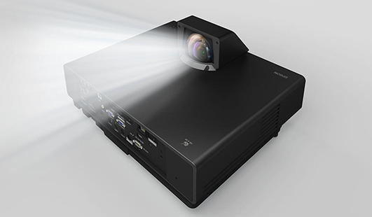 epson добавила 8 новых моделей в линейку проекторов для цифровых вывесок